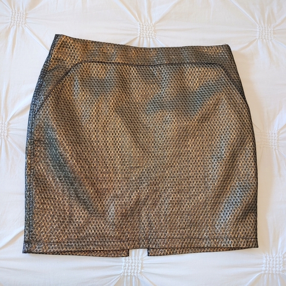 Max studio metallic bronze textured mini skirt. Size 8 - Picture 3 of 11